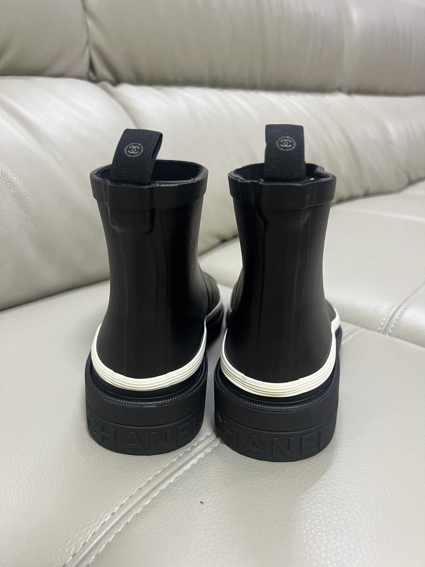 0083  $102 gallery