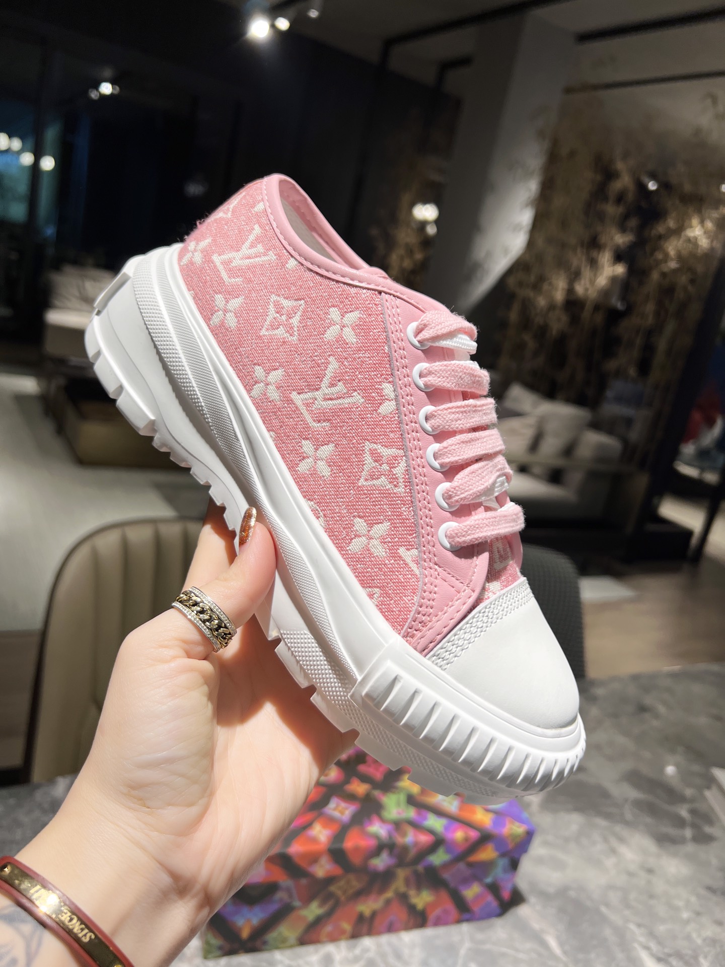0089  $72 gallery