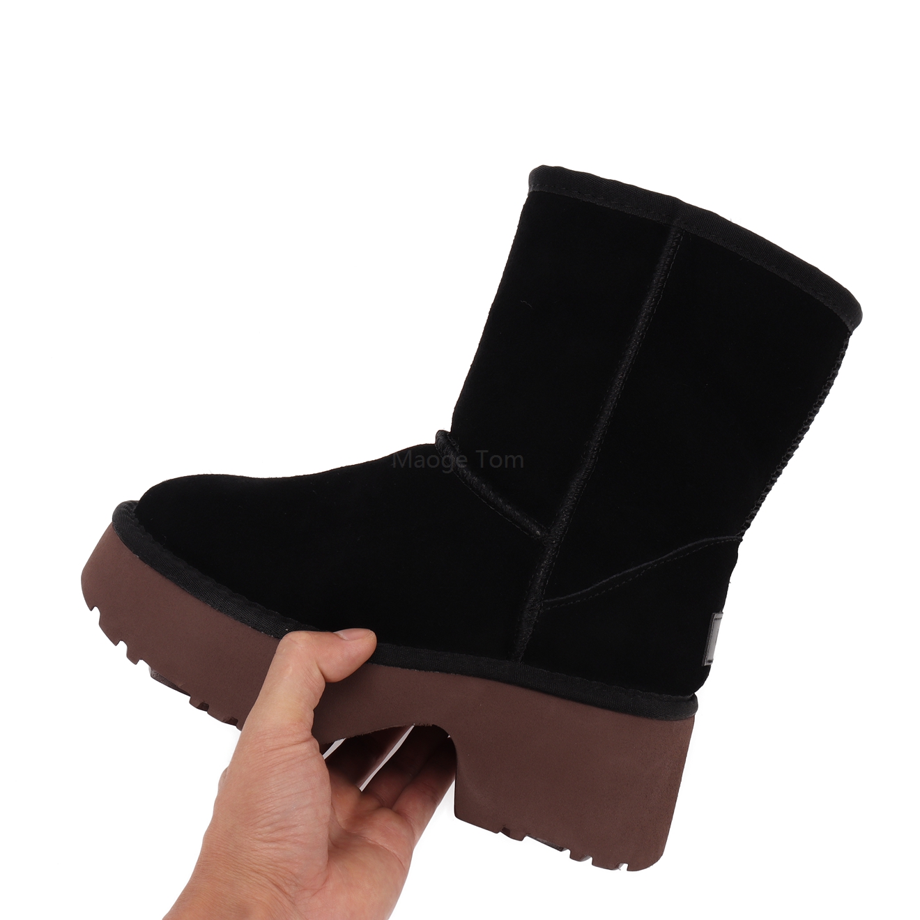 015 UGG 55 gallery