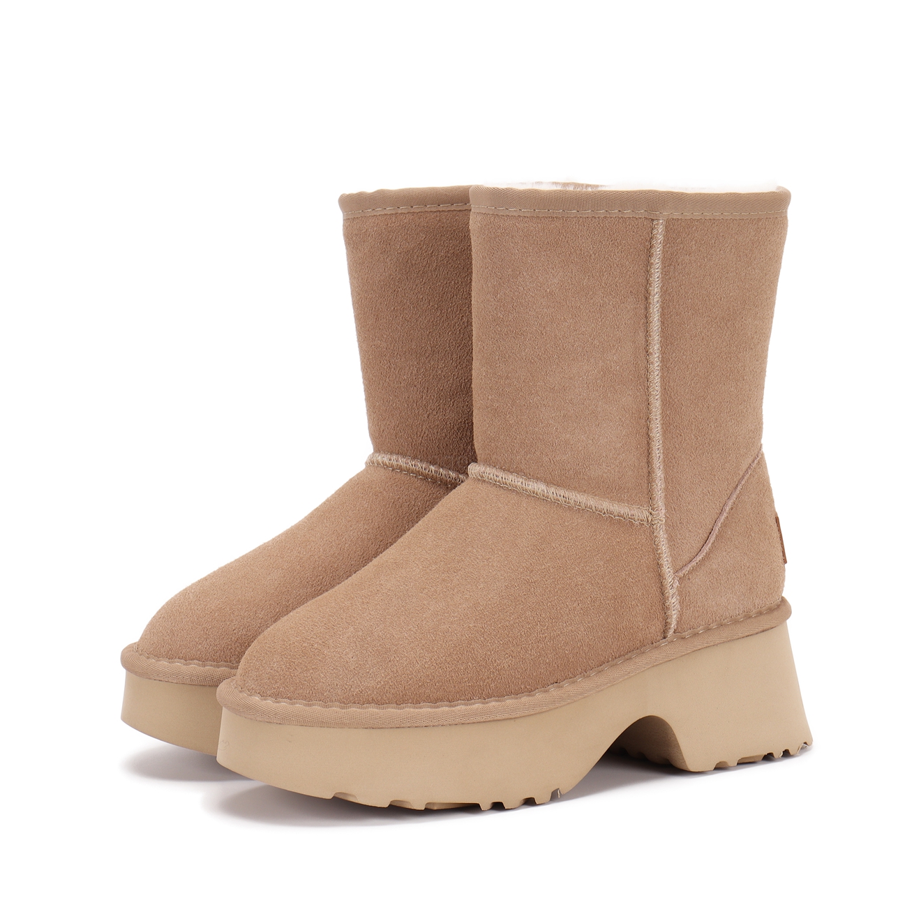 015 UGG 55 gallery
