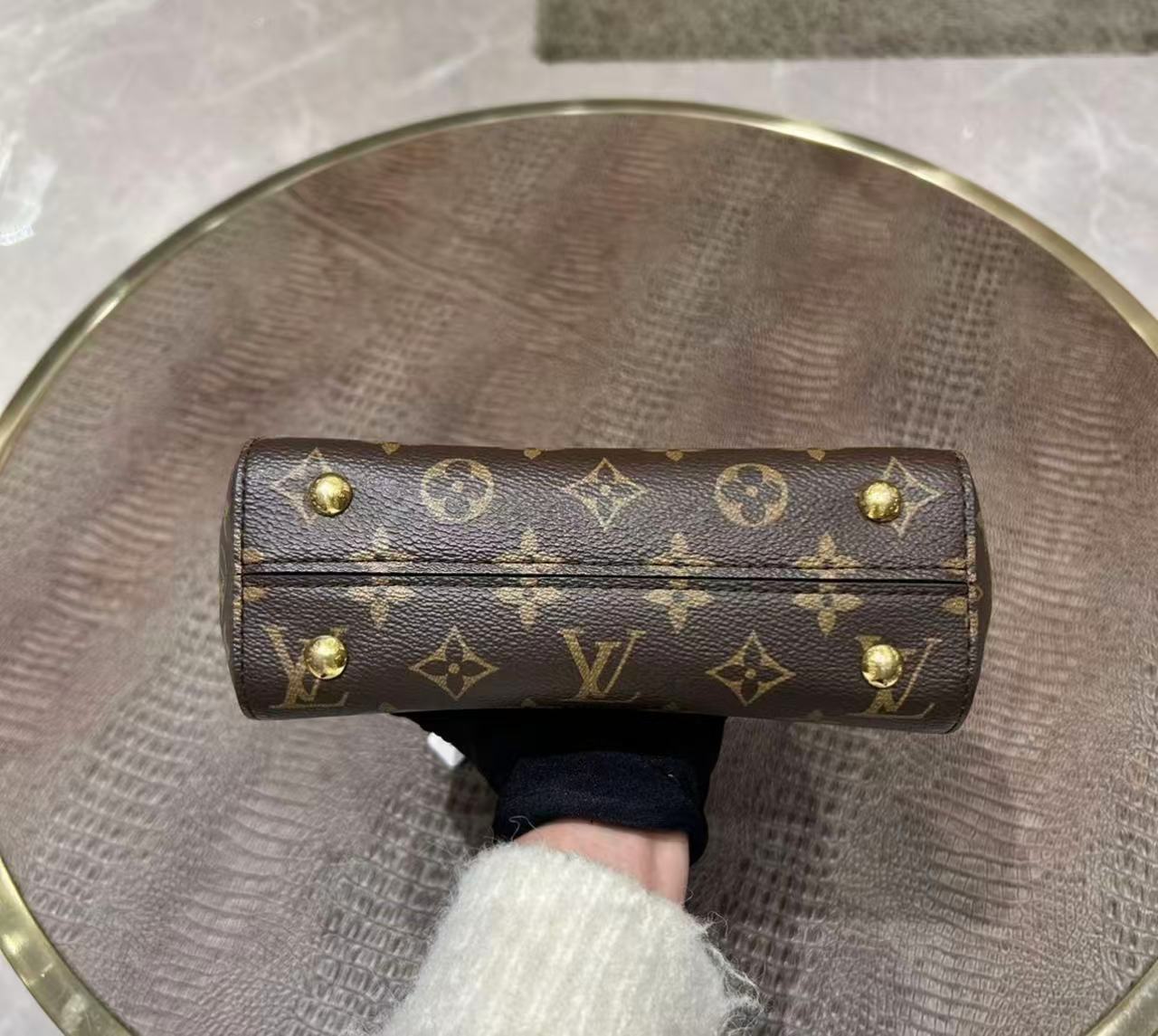 07701 $74 LV gallery