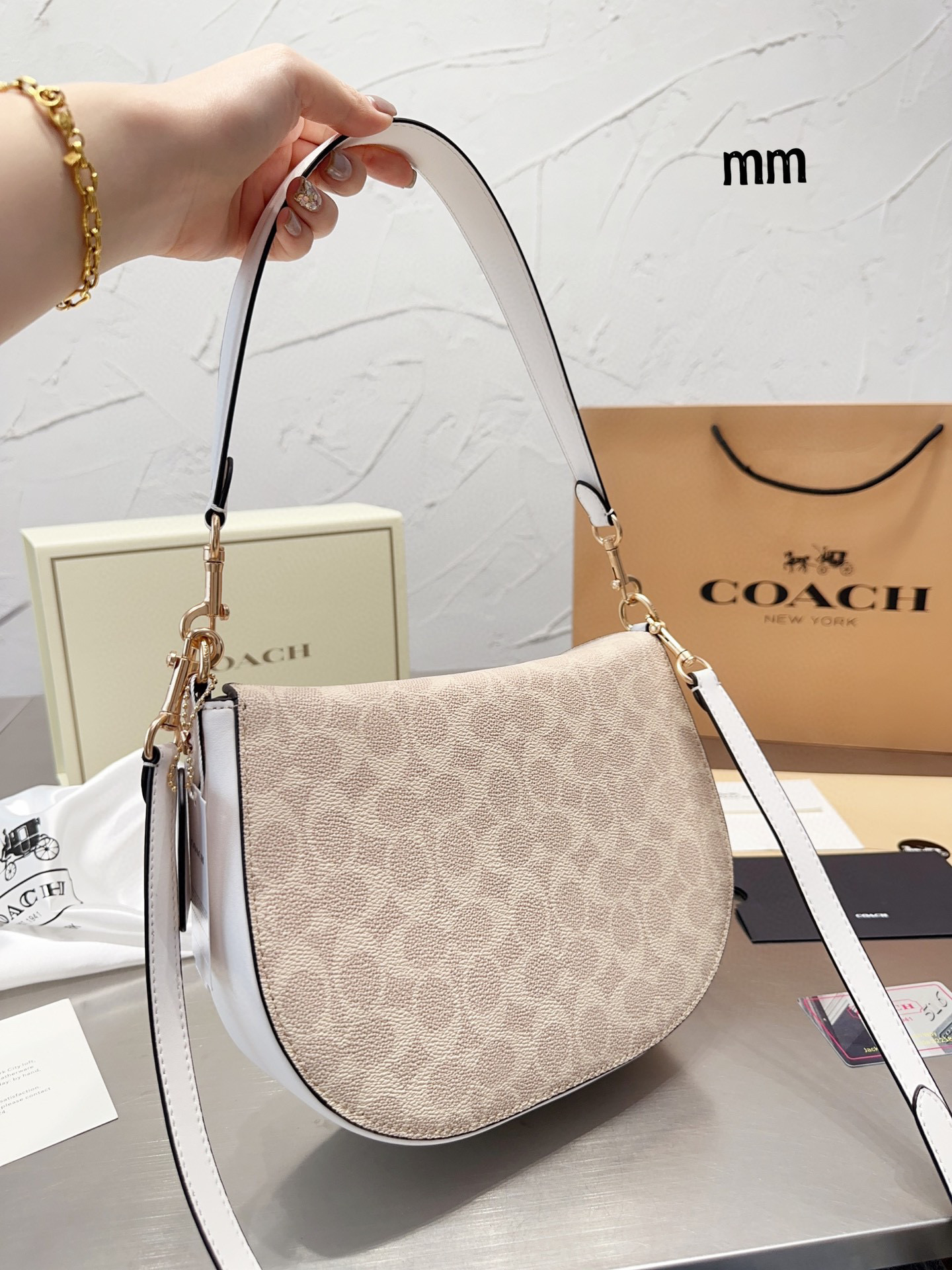 11738 coach 85$ gallery