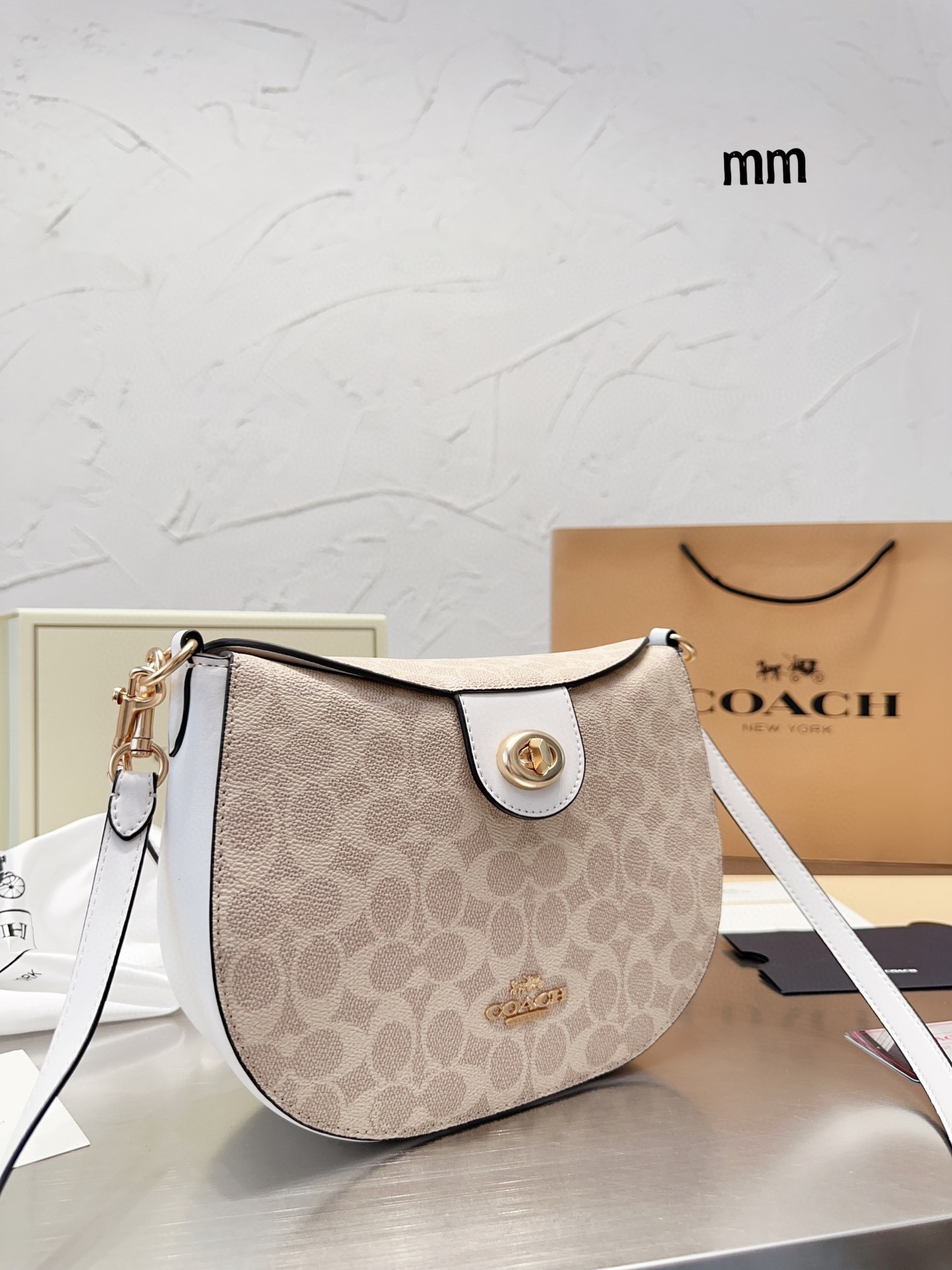 11738 coach 85$ gallery