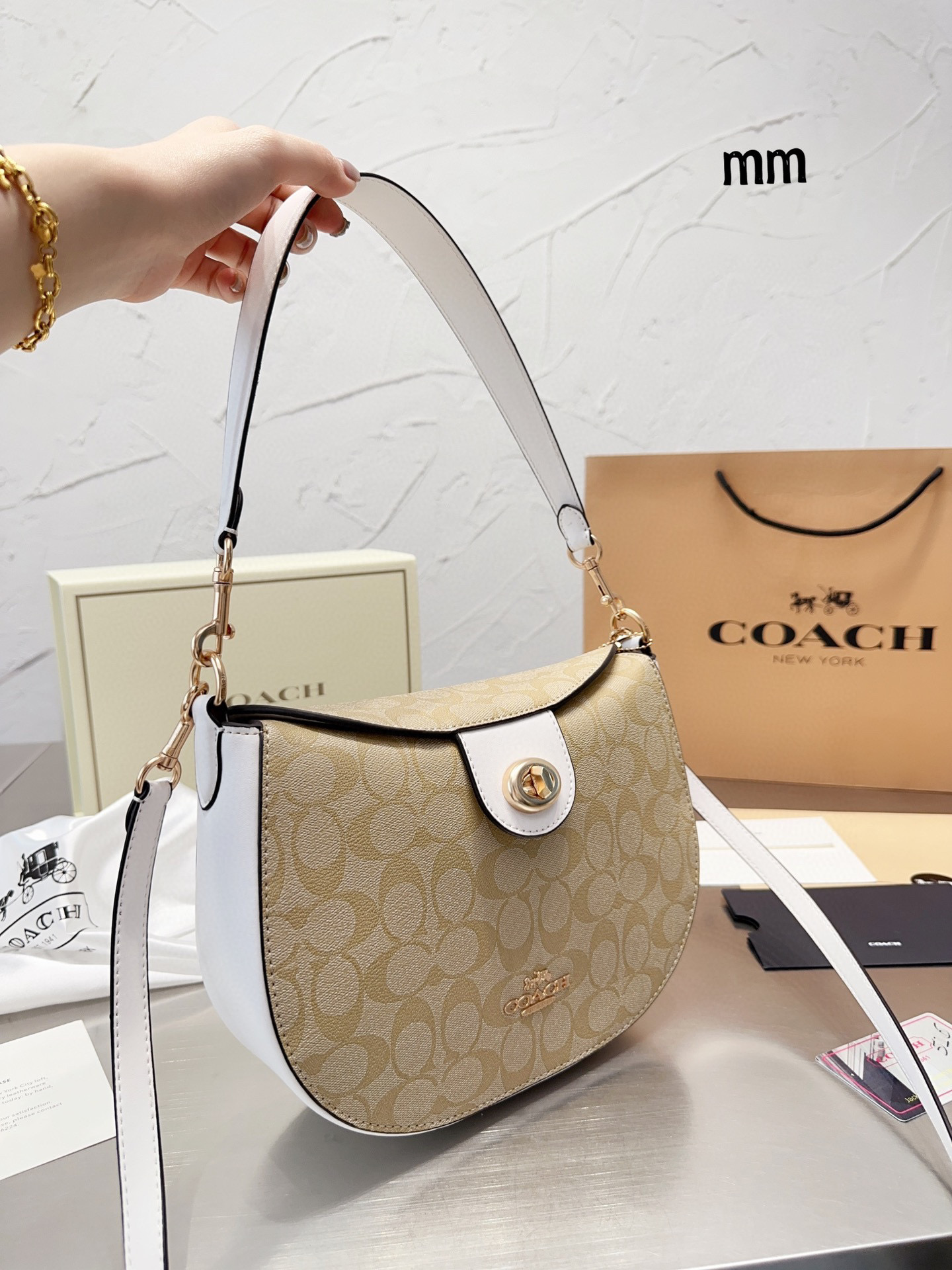 11738 coach 85$ gallery