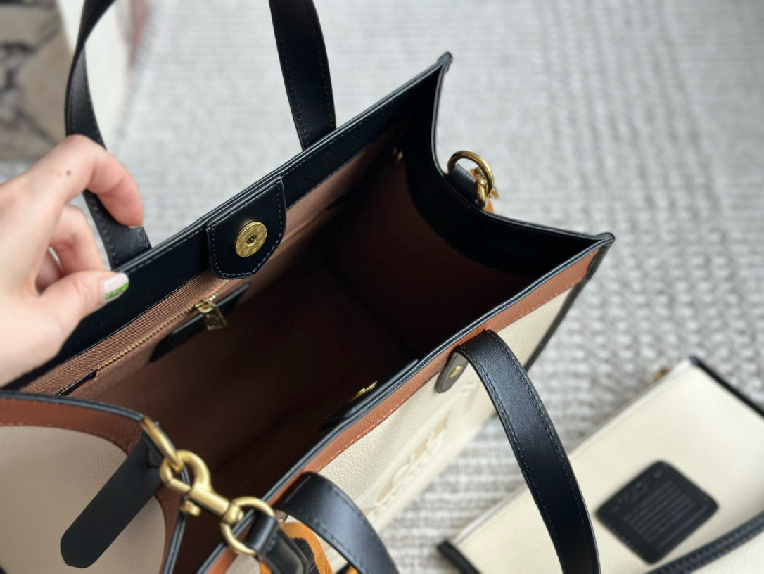 176 Coach  $75 gallery