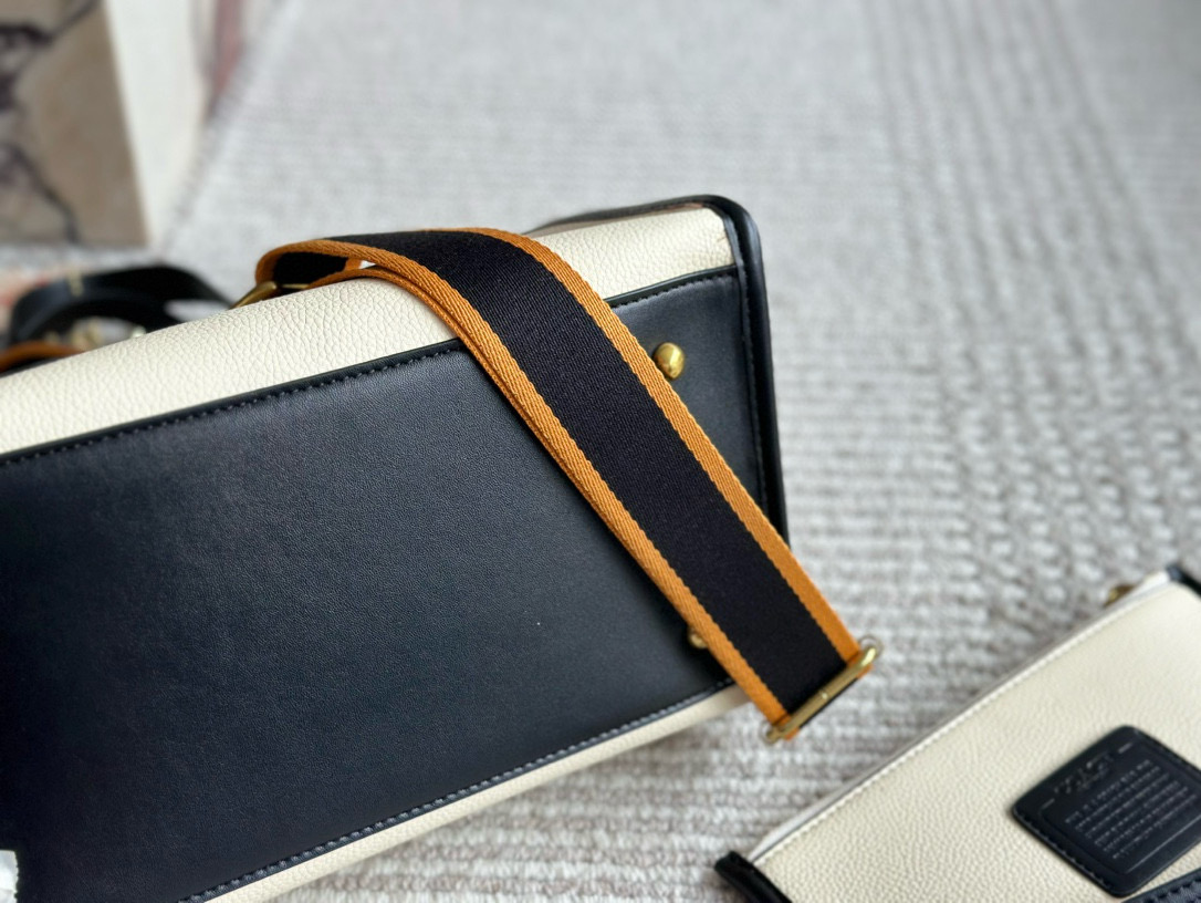 176 Coach  $75 gallery
