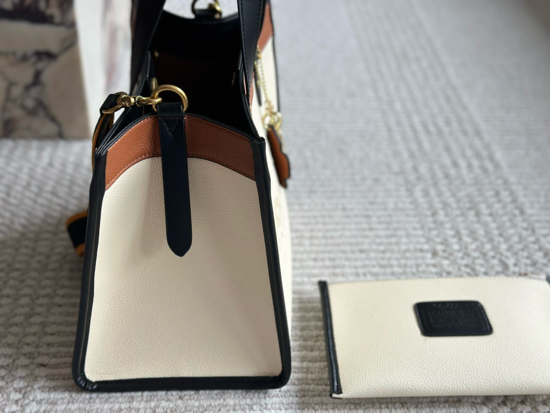176 Coach  $75 gallery
