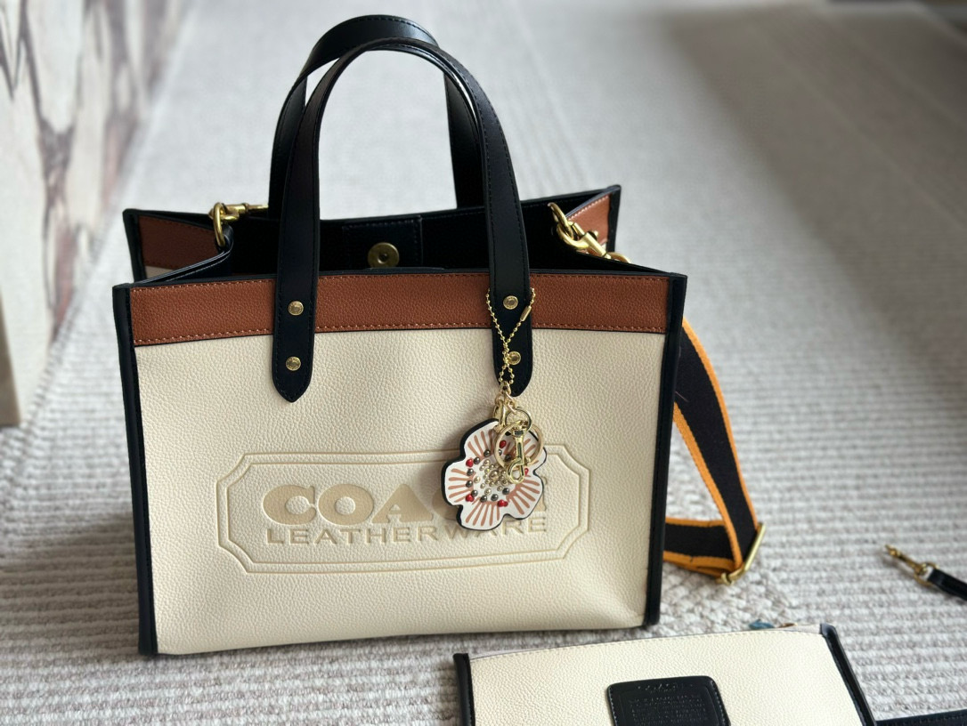 176 Coach  $75 gallery