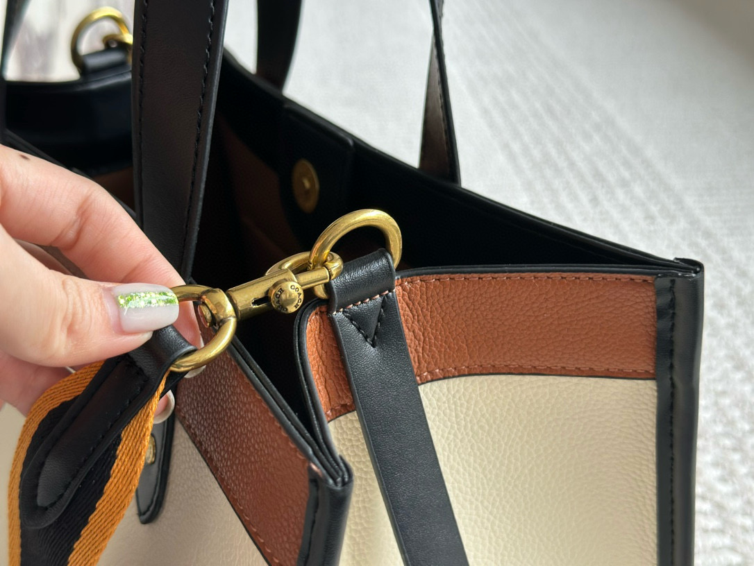 176 Coach  $75 gallery