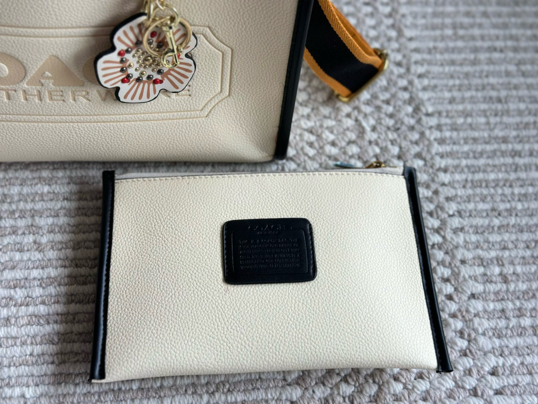 176 Coach  $75 gallery