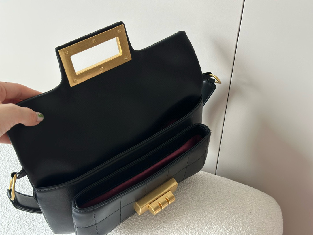 186 Chanel $75 gallery