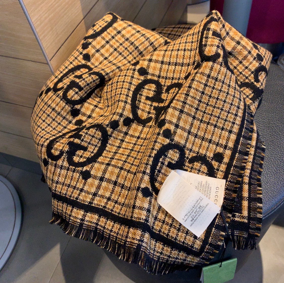 20023 scarf GUCCI  $27 gallery