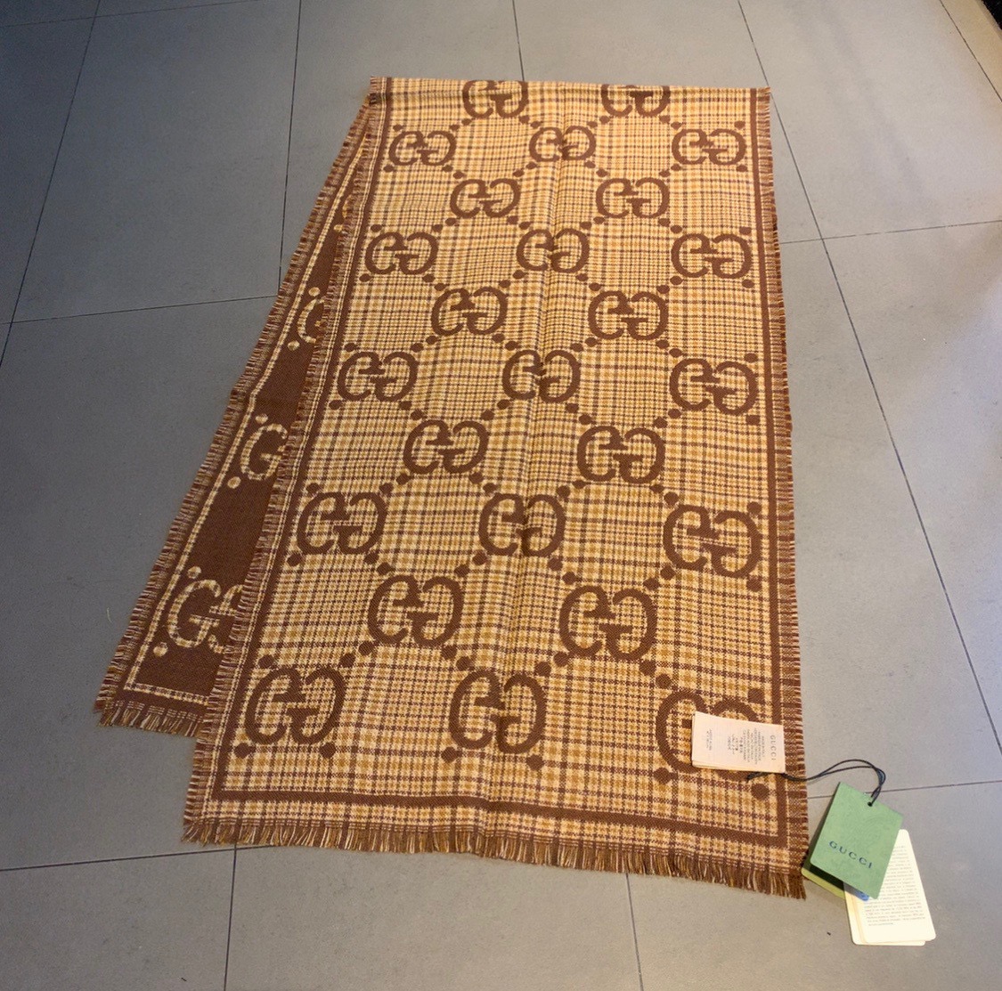 20023 scarf GUCCI  $27 gallery