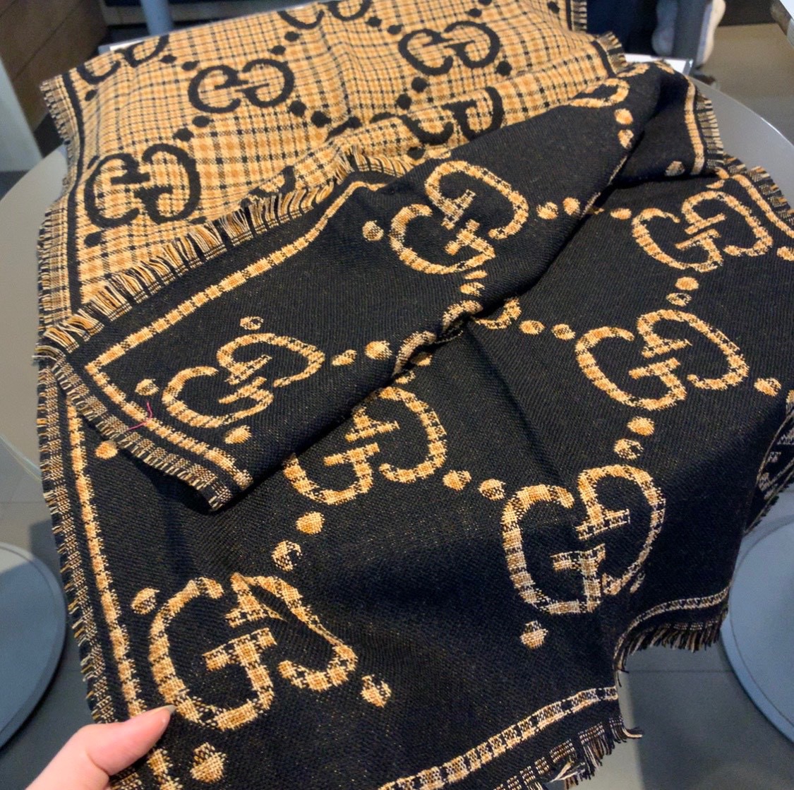 20023 scarf GUCCI  $27 gallery