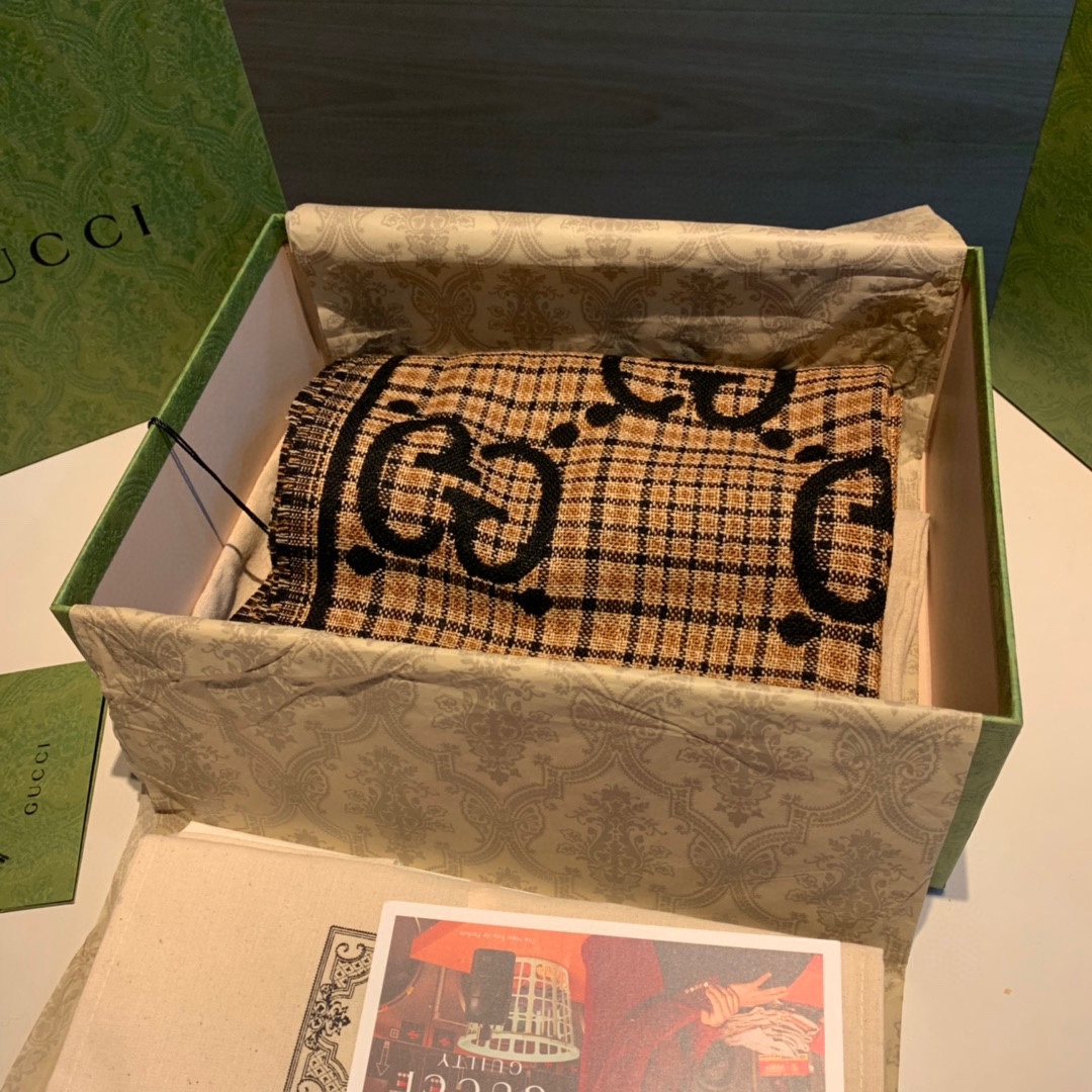 20023 scarf GUCCI  $27 gallery