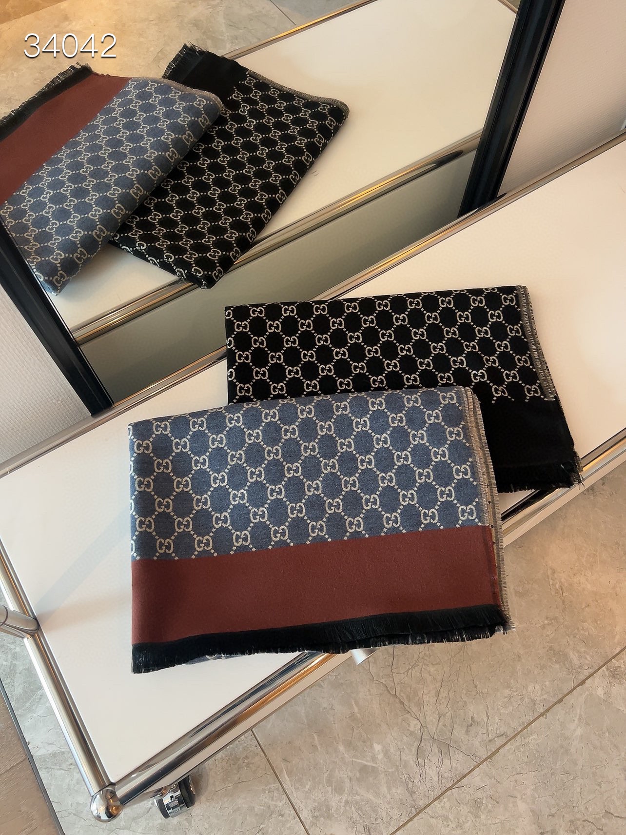 20027 scarf GUCCI  $27 gallery