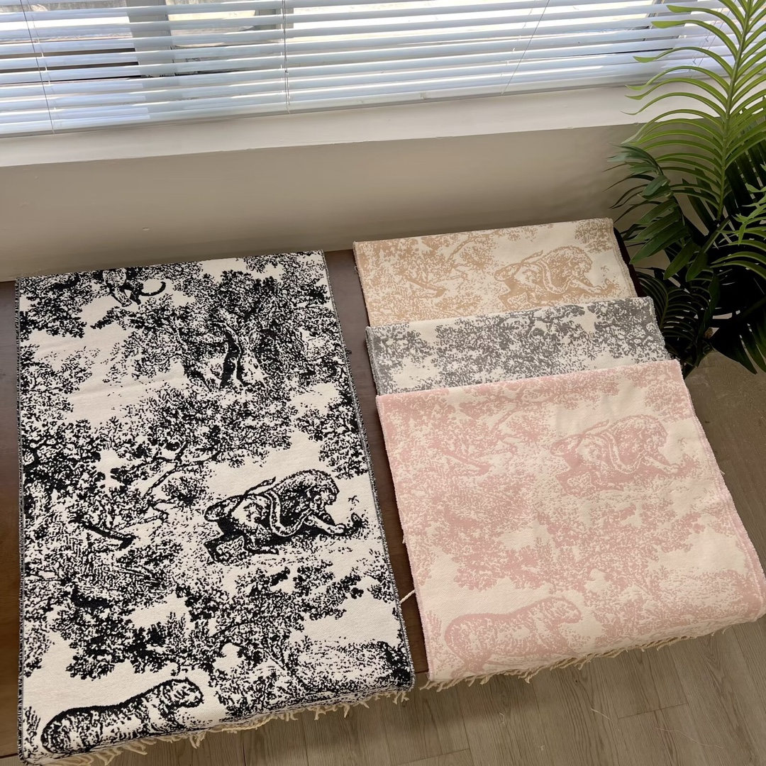 20031 scarf DIOR  $27 gallery