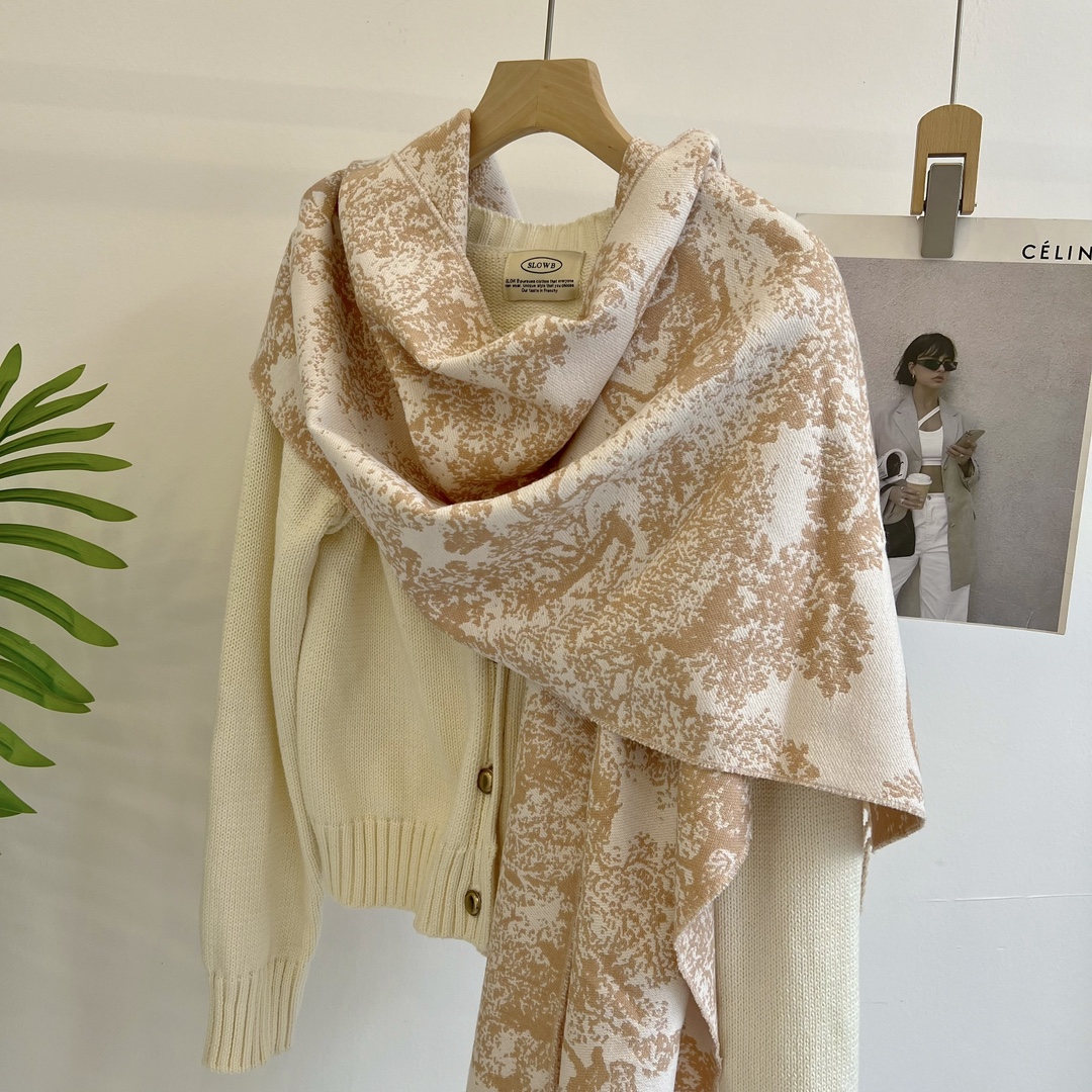 20031 scarf DIOR  $27 gallery