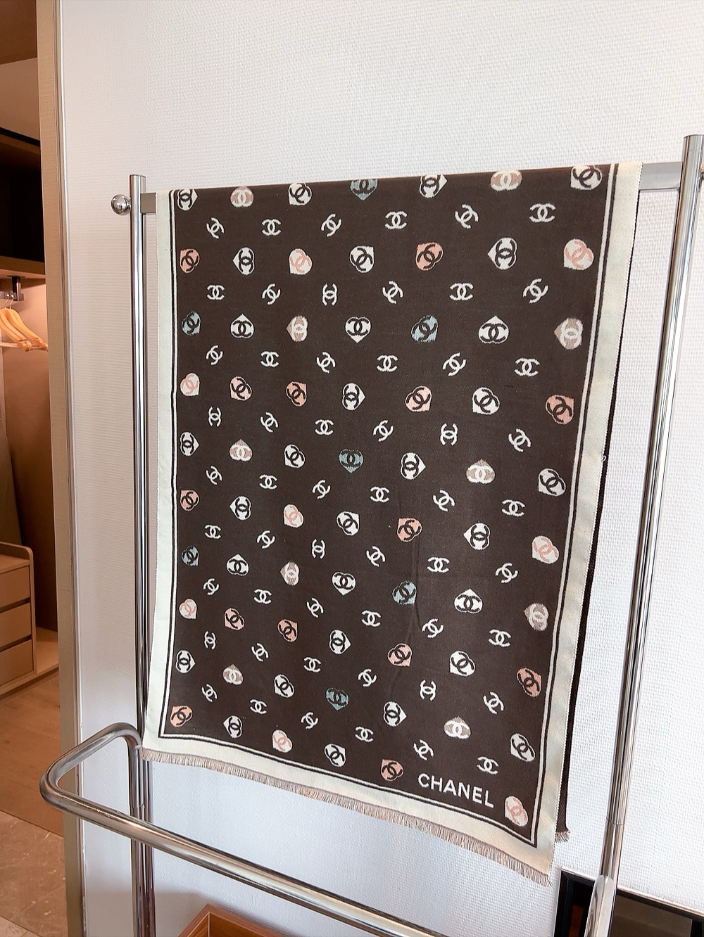 20036 Chanel scarf $27 gallery