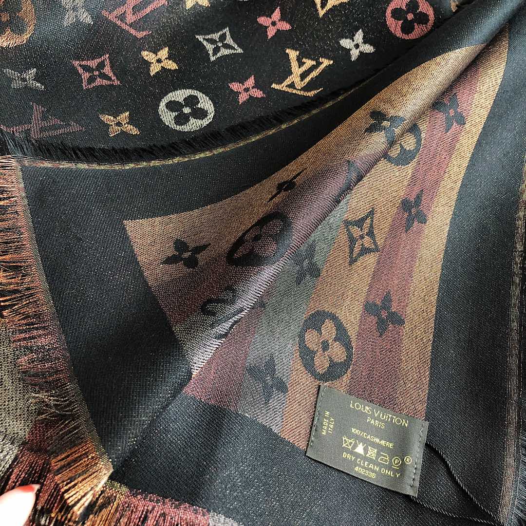 20037 Chanel LV $27 gallery