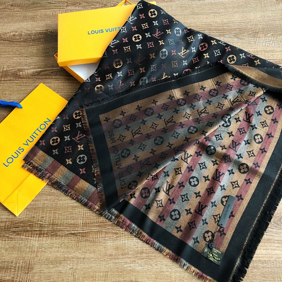 20037 Chanel LV $27 gallery