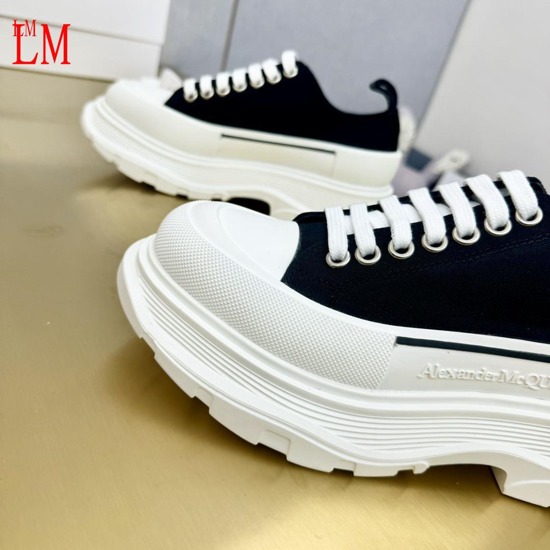 2890 Alexander McQueen $68 gallery