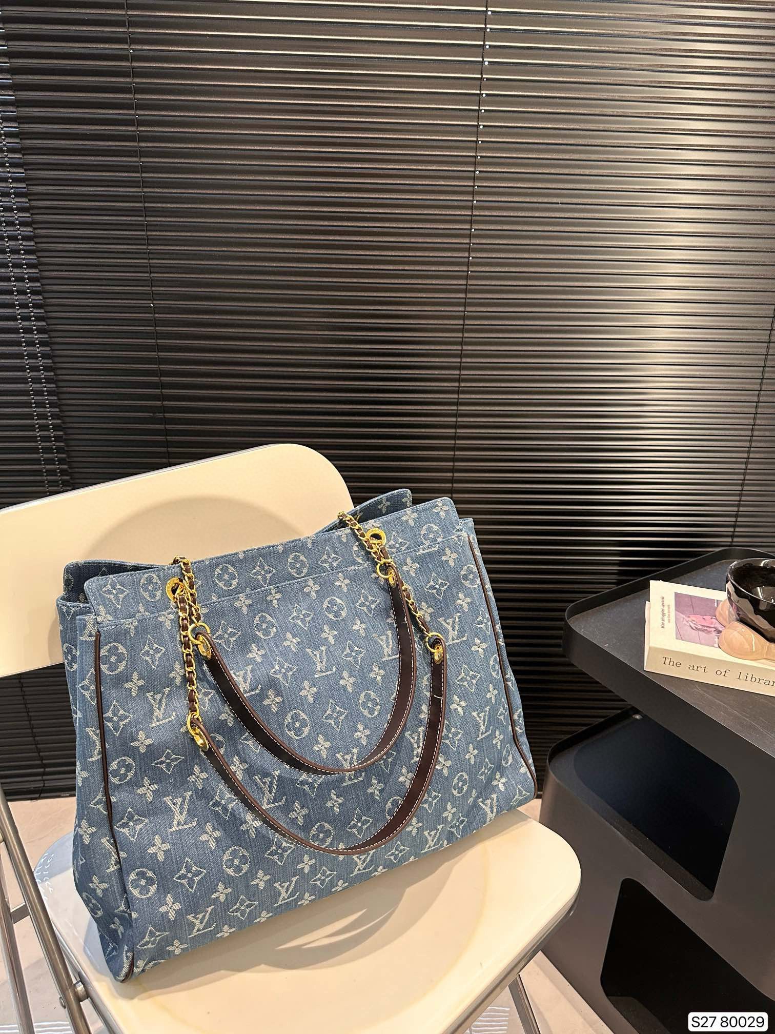 2902 $75 Lv Tote Versatile and Practical gallery