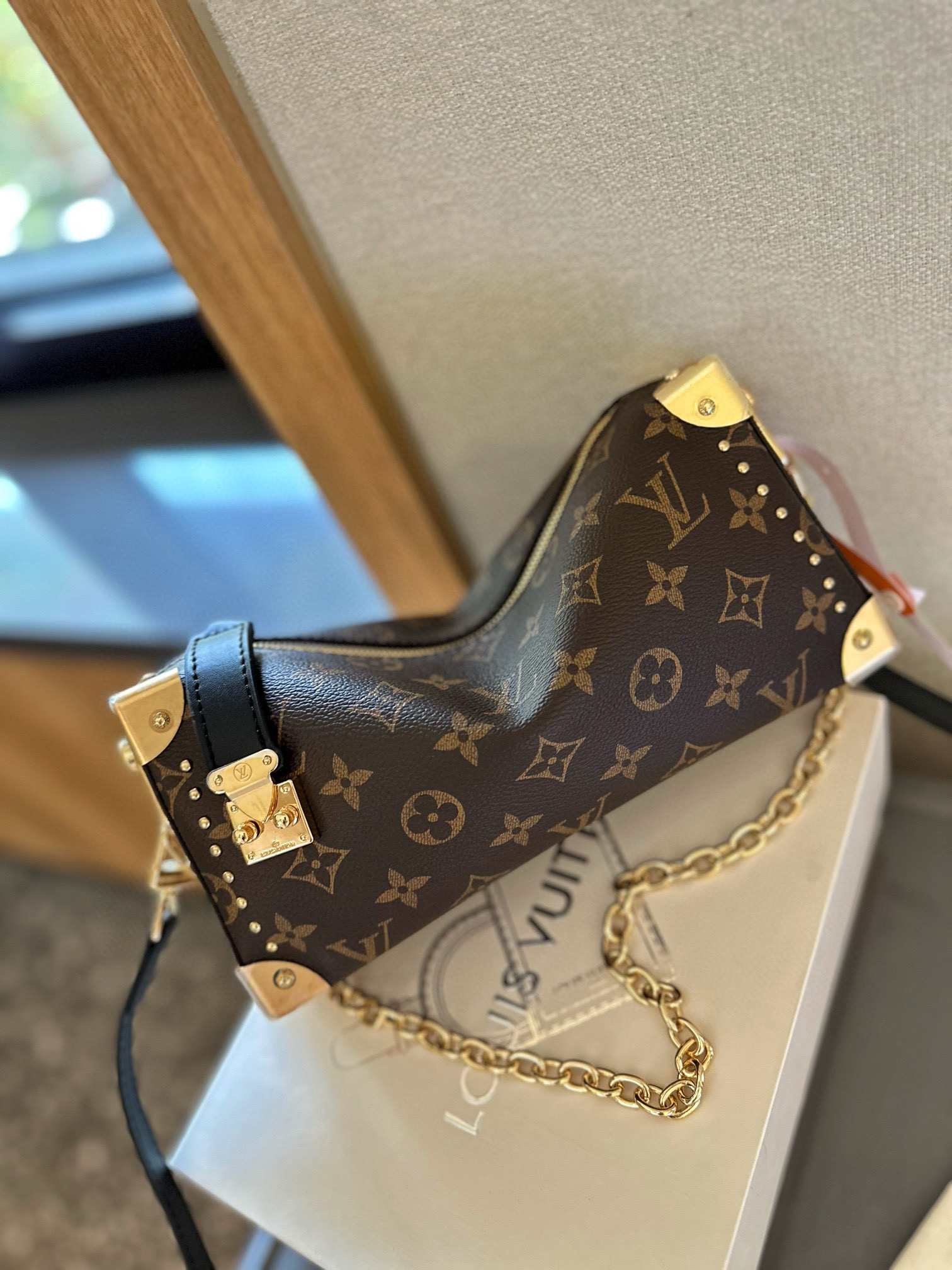 2903 $70 LV Side trunk Valley Ailing Box Bag/Box Bag gallery