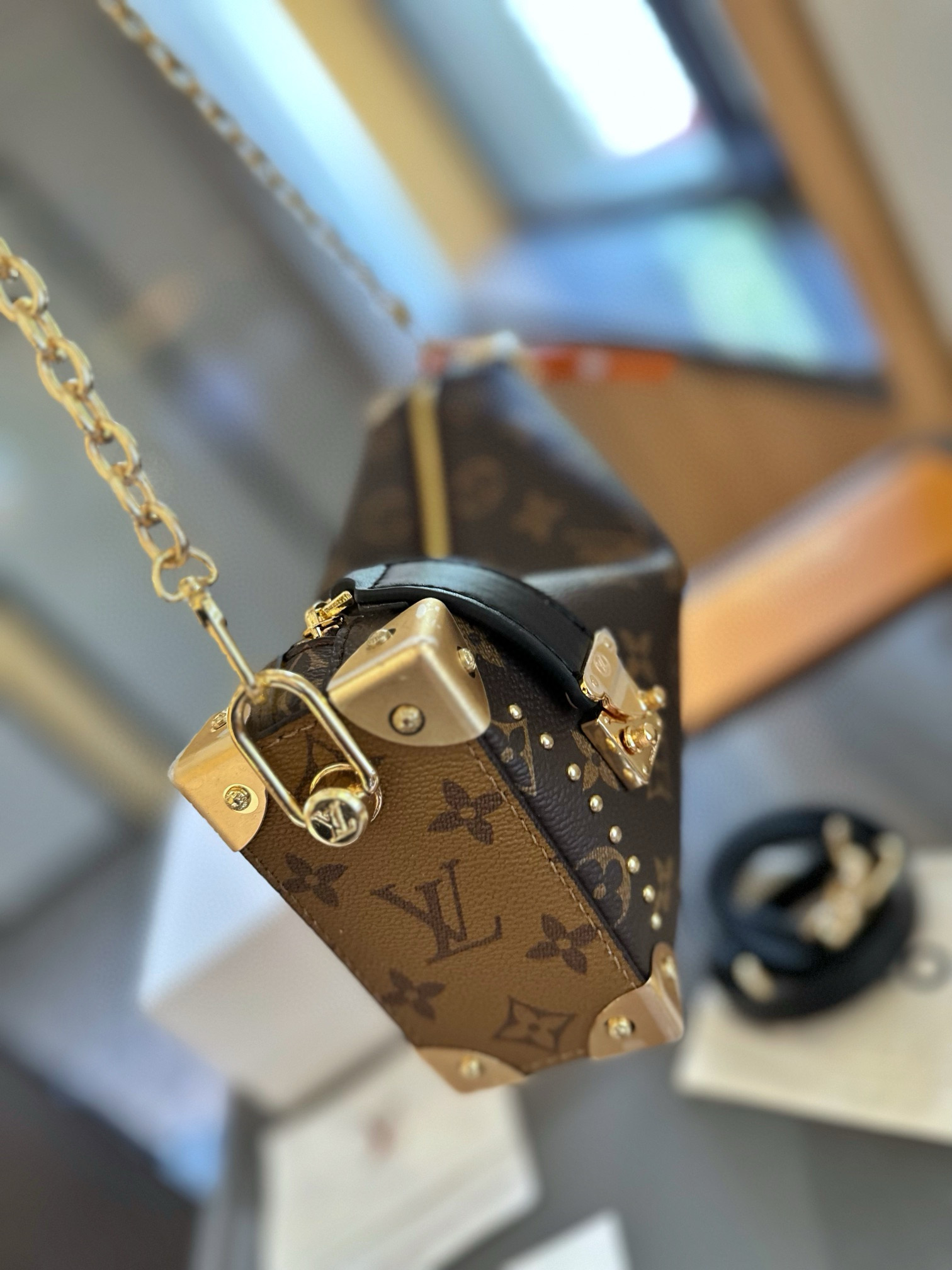 2903 $70 LV Side trunk Valley Ailing Box Bag/Box Bag gallery