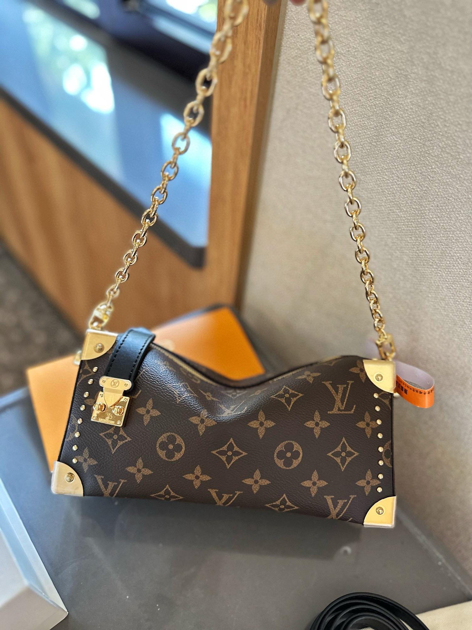 2903 $70 LV Side trunk Valley Ailing Box Bag/Box Bag gallery
