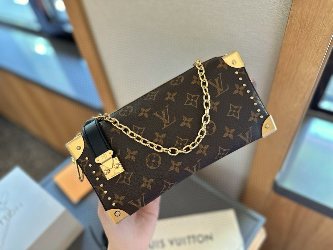2903 $70 LV Side trunk Valley Ailing Box Bag/Box Bag gallery
