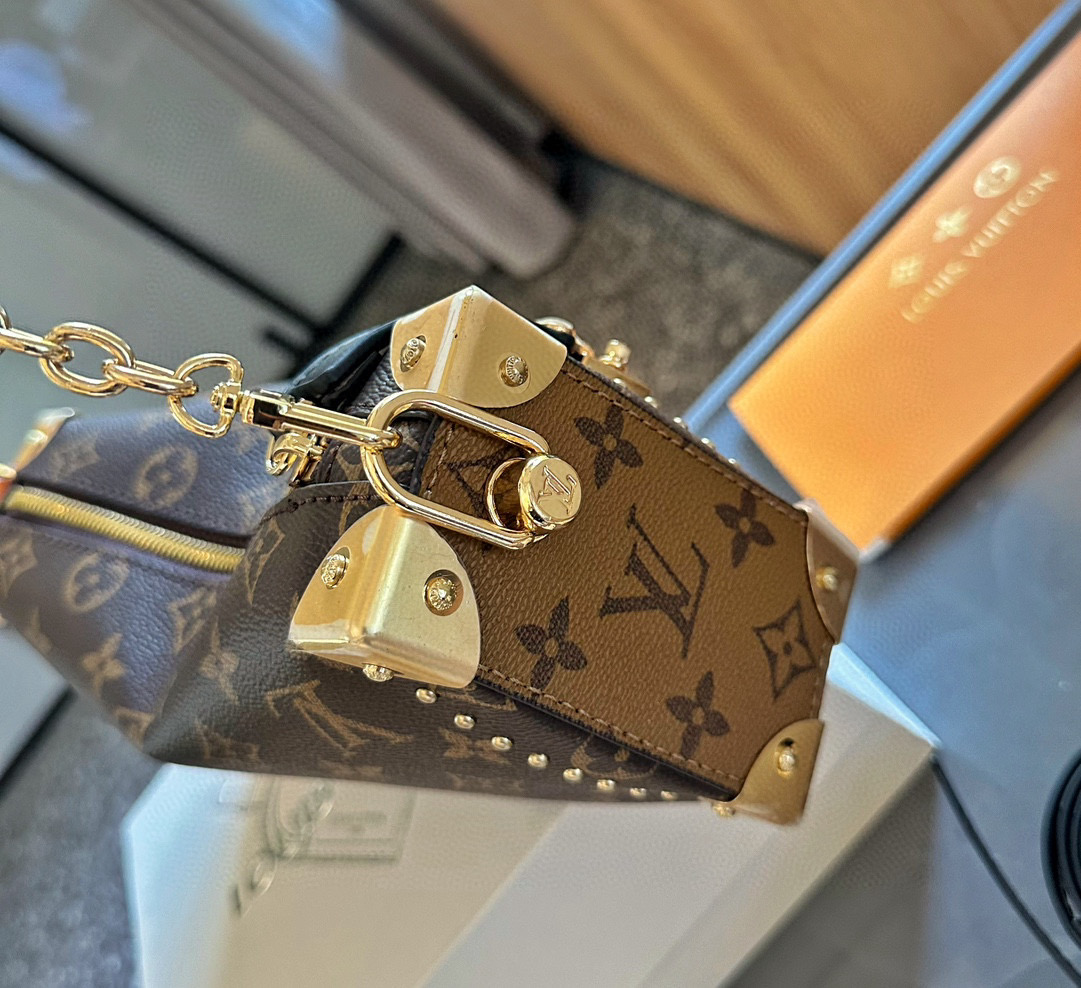 2903 $70 LV Side trunk Valley Ailing Box Bag/Box Bag gallery