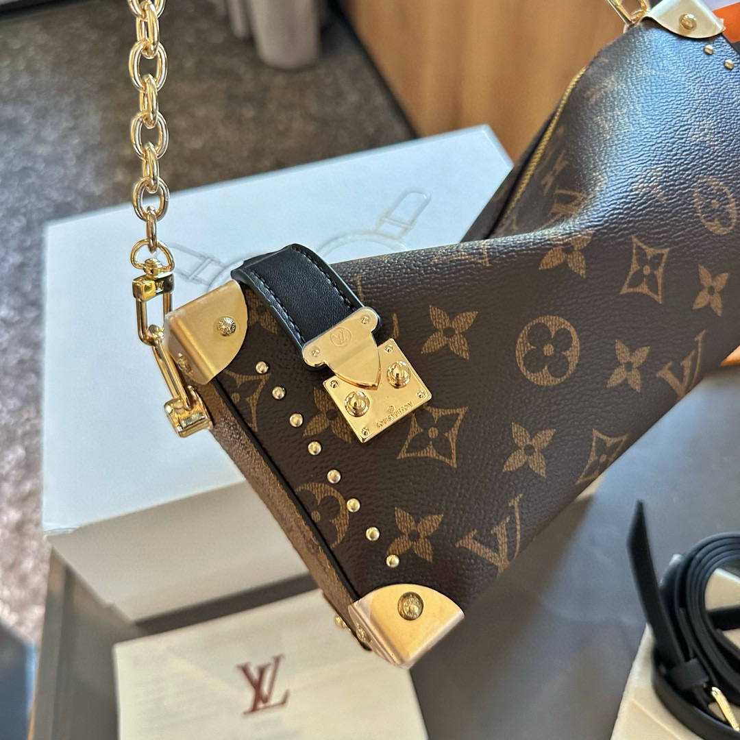 2903 $70 LV Side trunk Valley Ailing Box Bag/Box Bag gallery