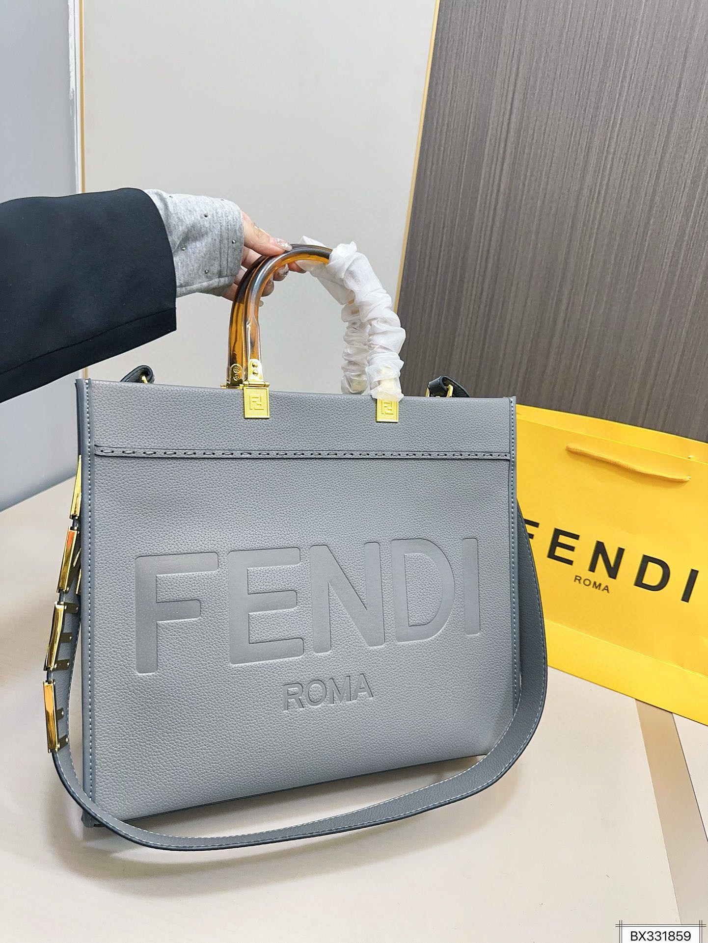 2905 $73 Fendi FENDI Tote Bag gallery