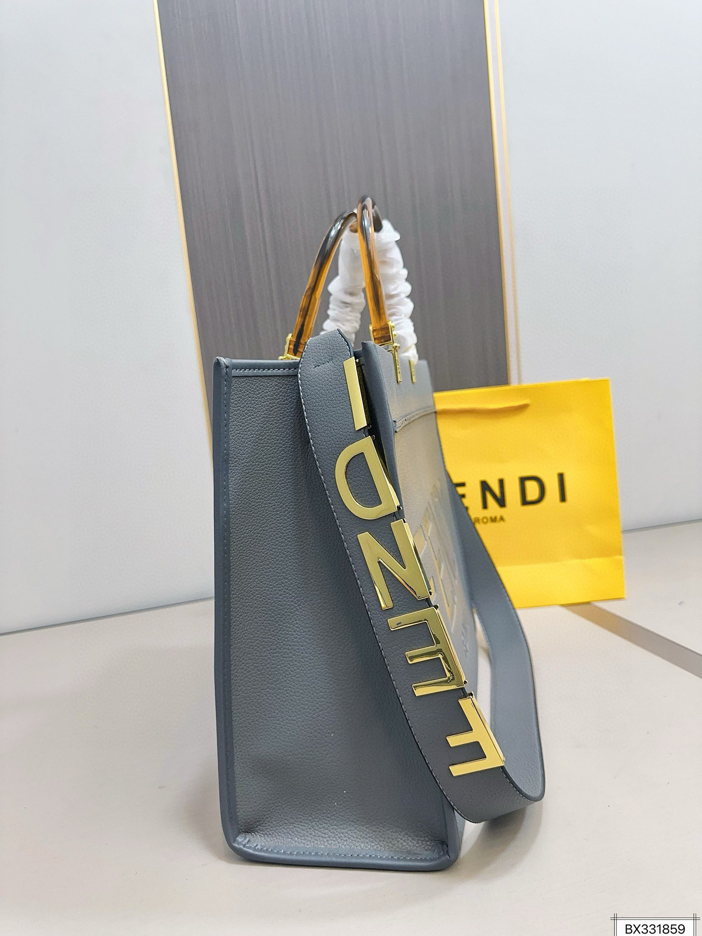 2905 $73 Fendi FENDI Tote Bag gallery