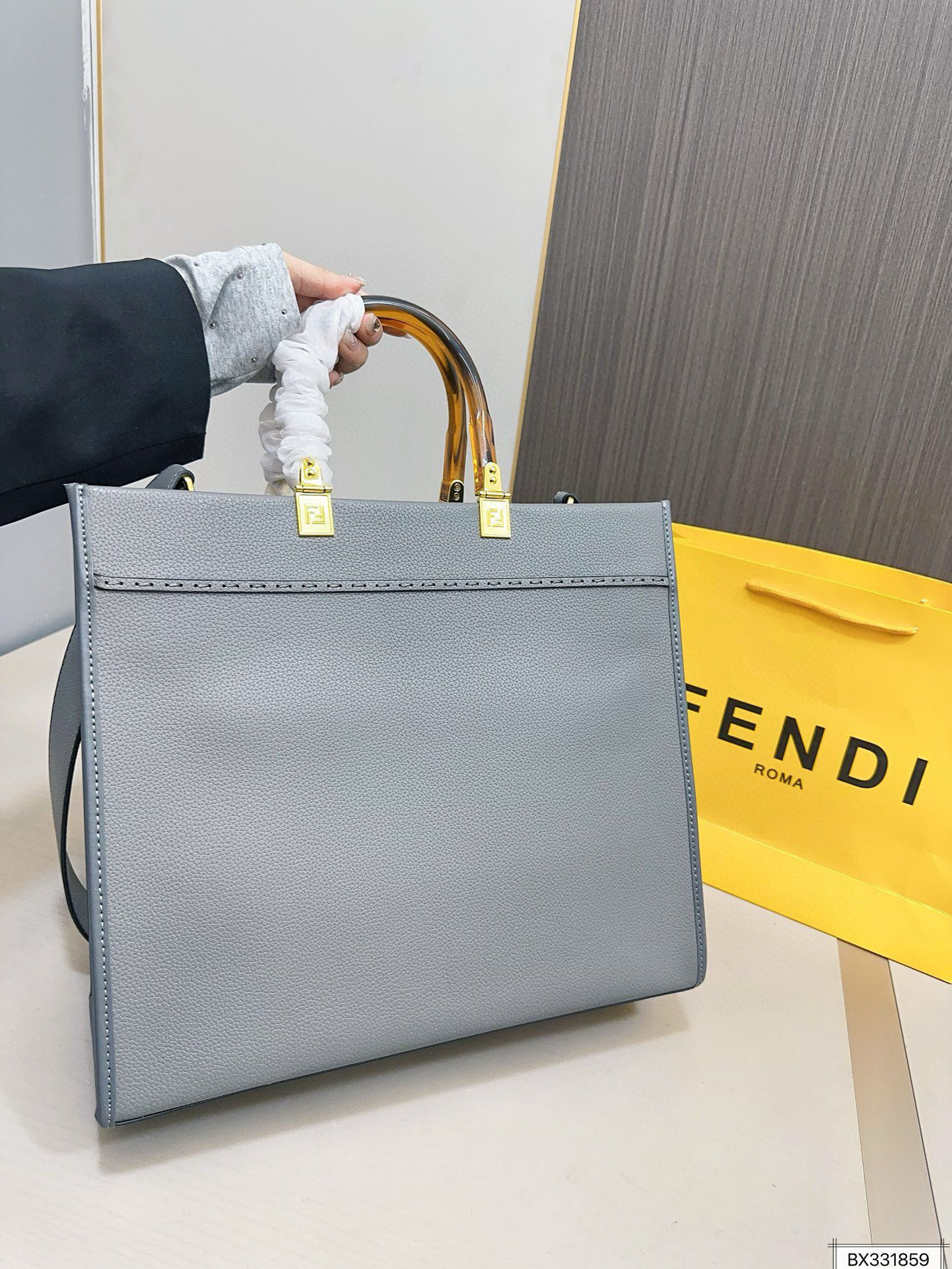 2905 $73 Fendi FENDI Tote Bag gallery