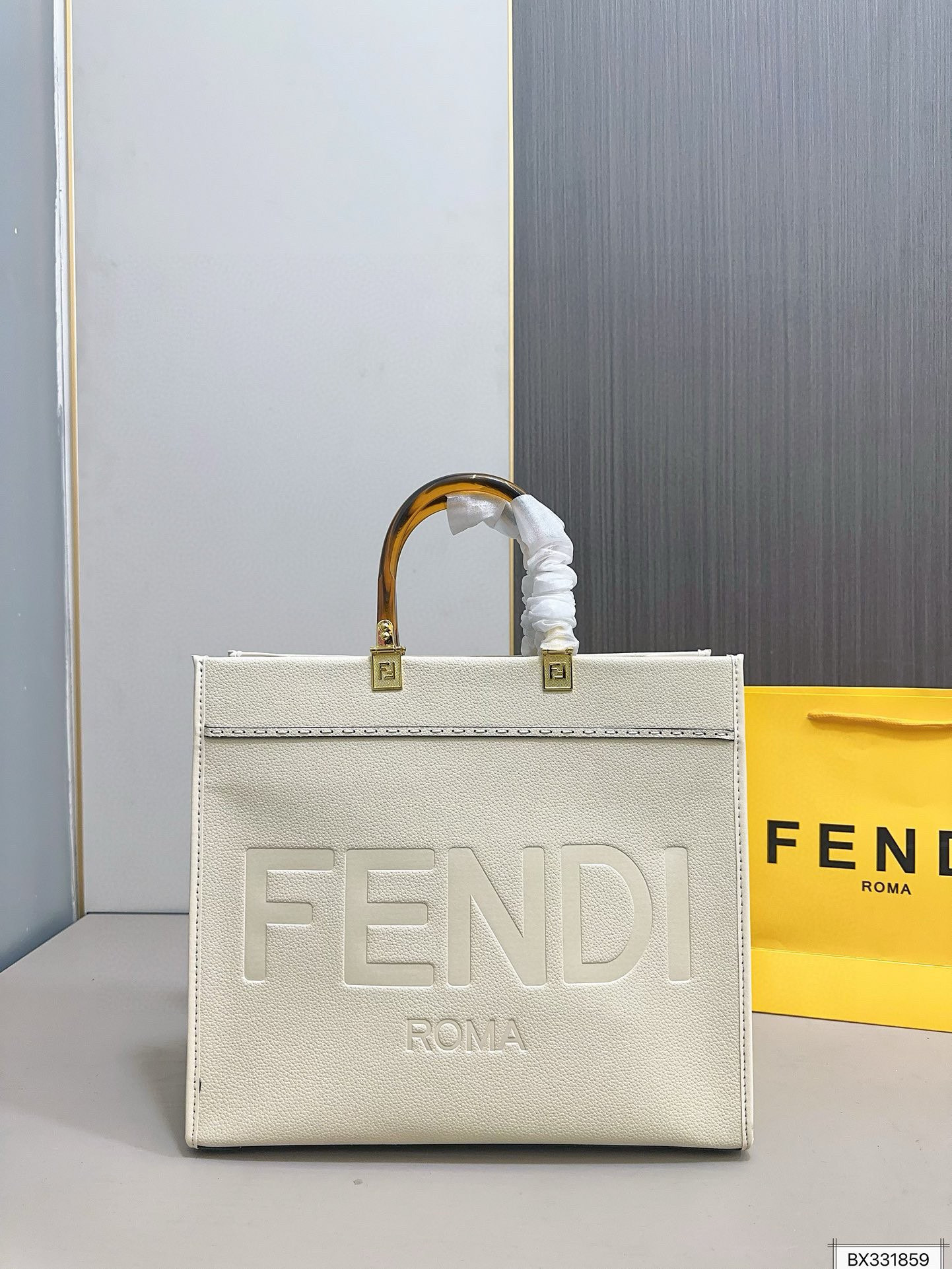 2905 $73 Fendi FENDI Tote Bag gallery