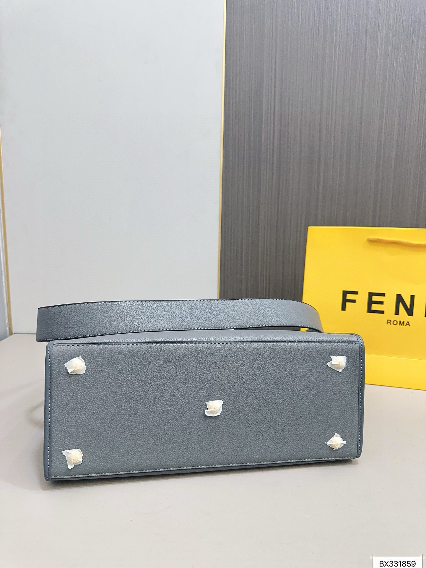 2905 $73 Fendi FENDI Tote Bag gallery