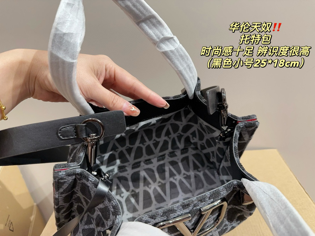 2907 $75 Valentino Tote Bag gallery