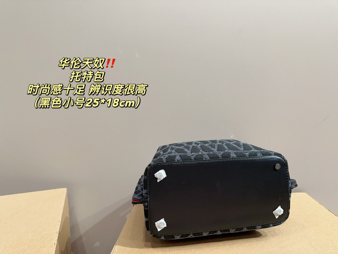 2907 $75 Valentino Tote Bag gallery