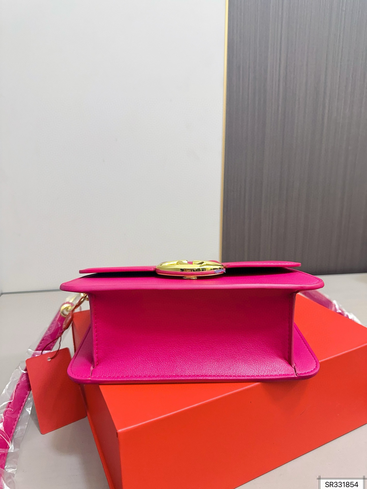 2913 $75 Ms. Valentino, Valentino gallery