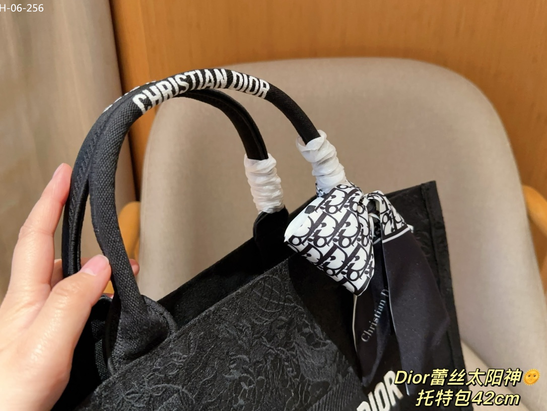 2936 Dior  $82 gallery