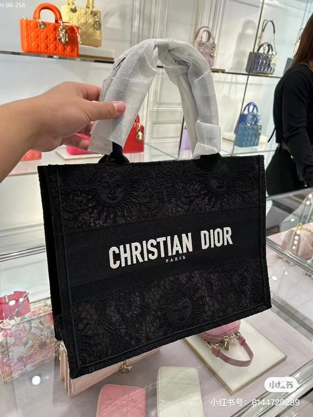 2936 Dior  $82 gallery