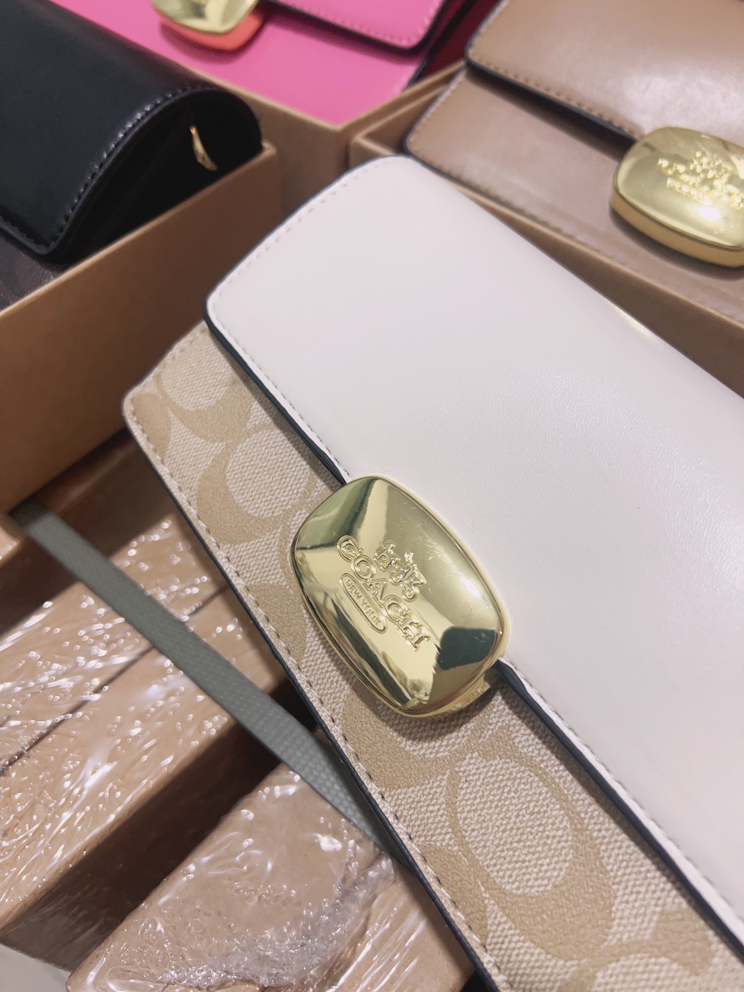 3702 Coach$33 gallery