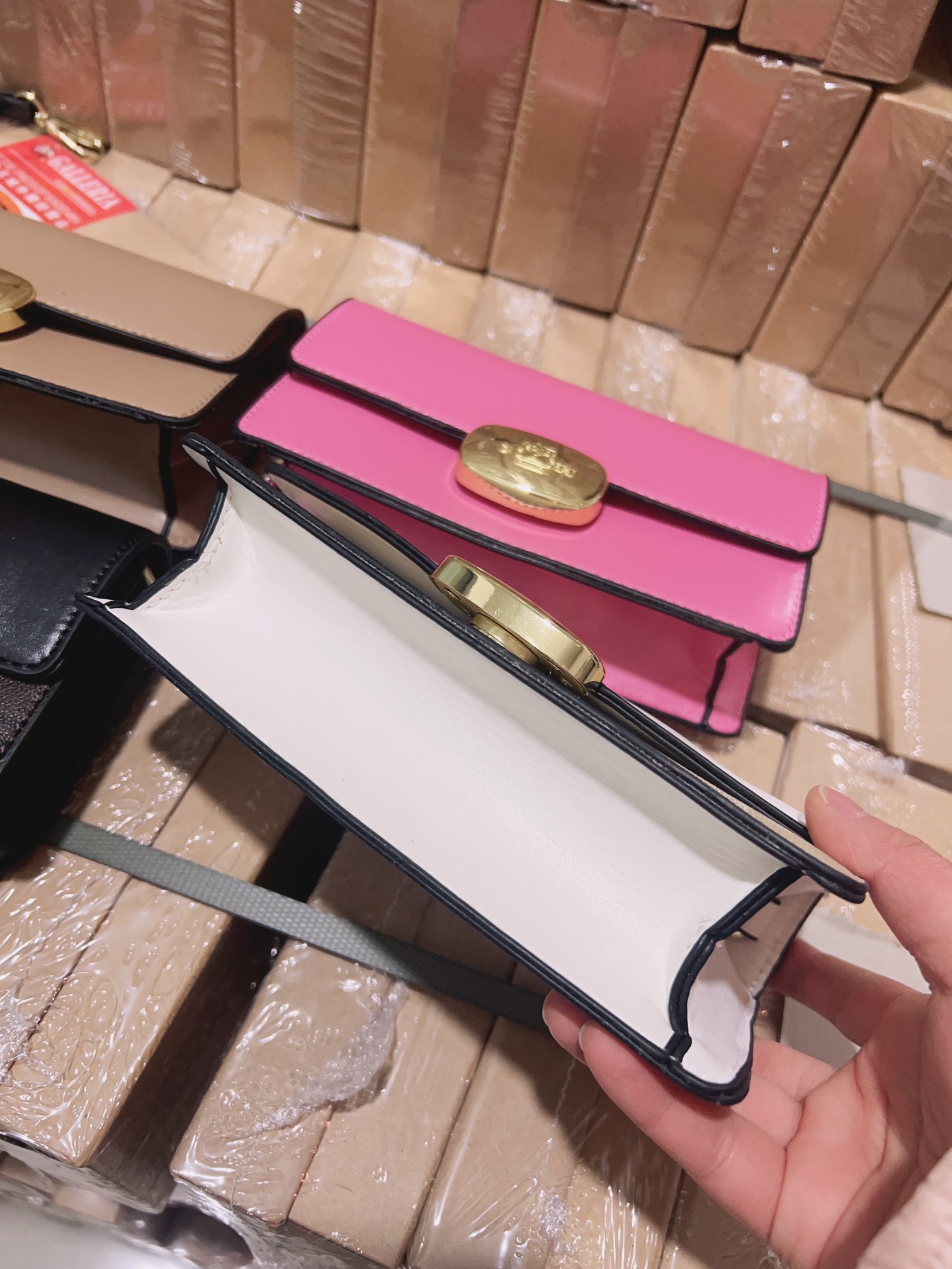 3702 Coach$33 gallery