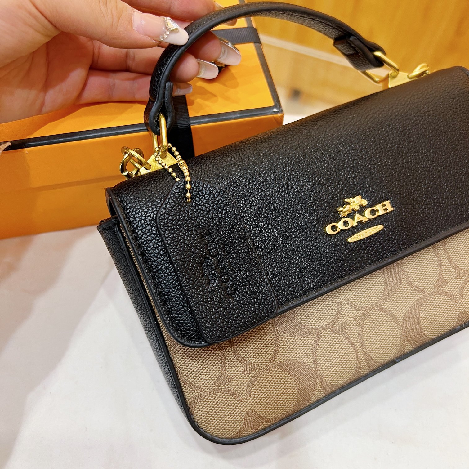 3709 Coach$44 gallery