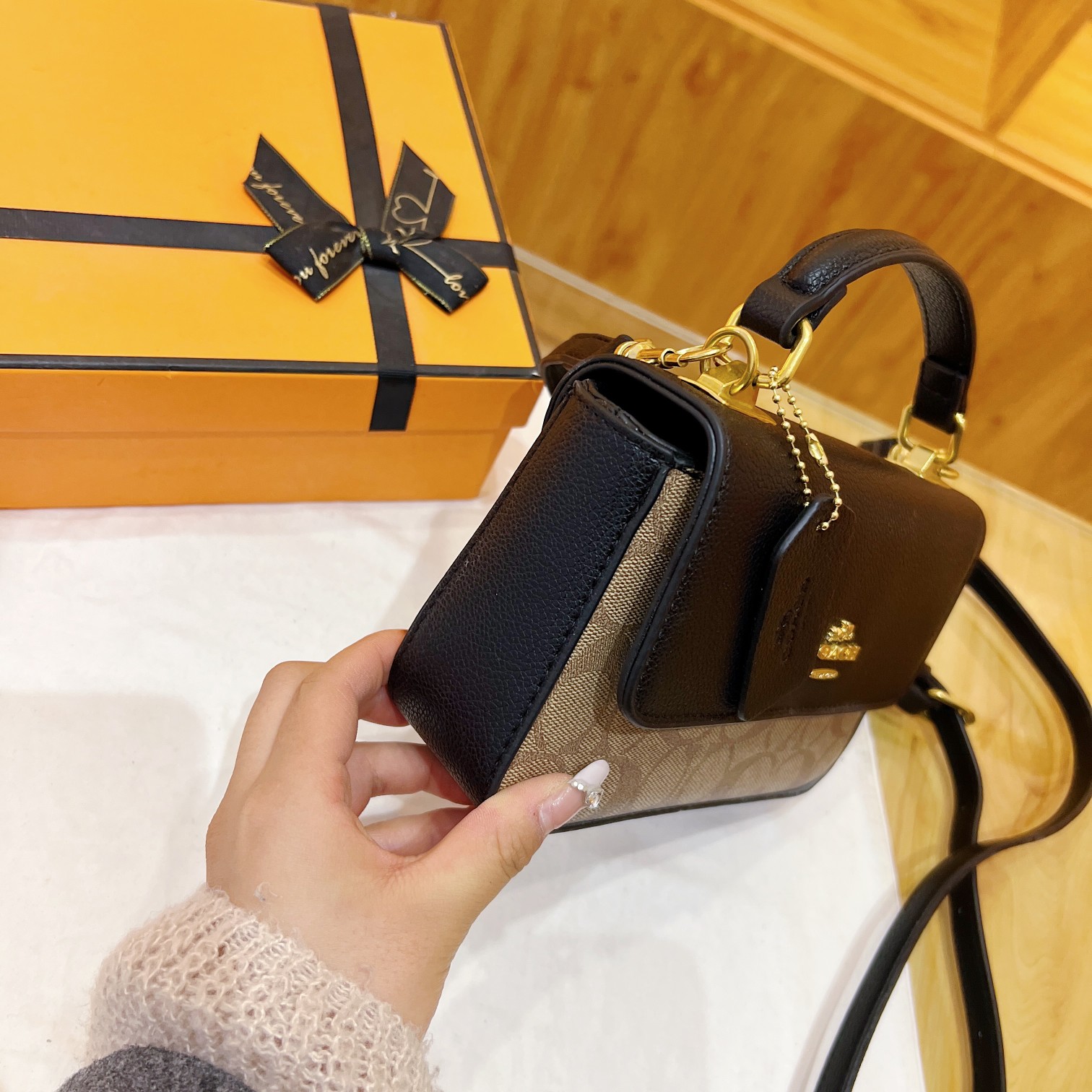 3709 Coach$44 gallery