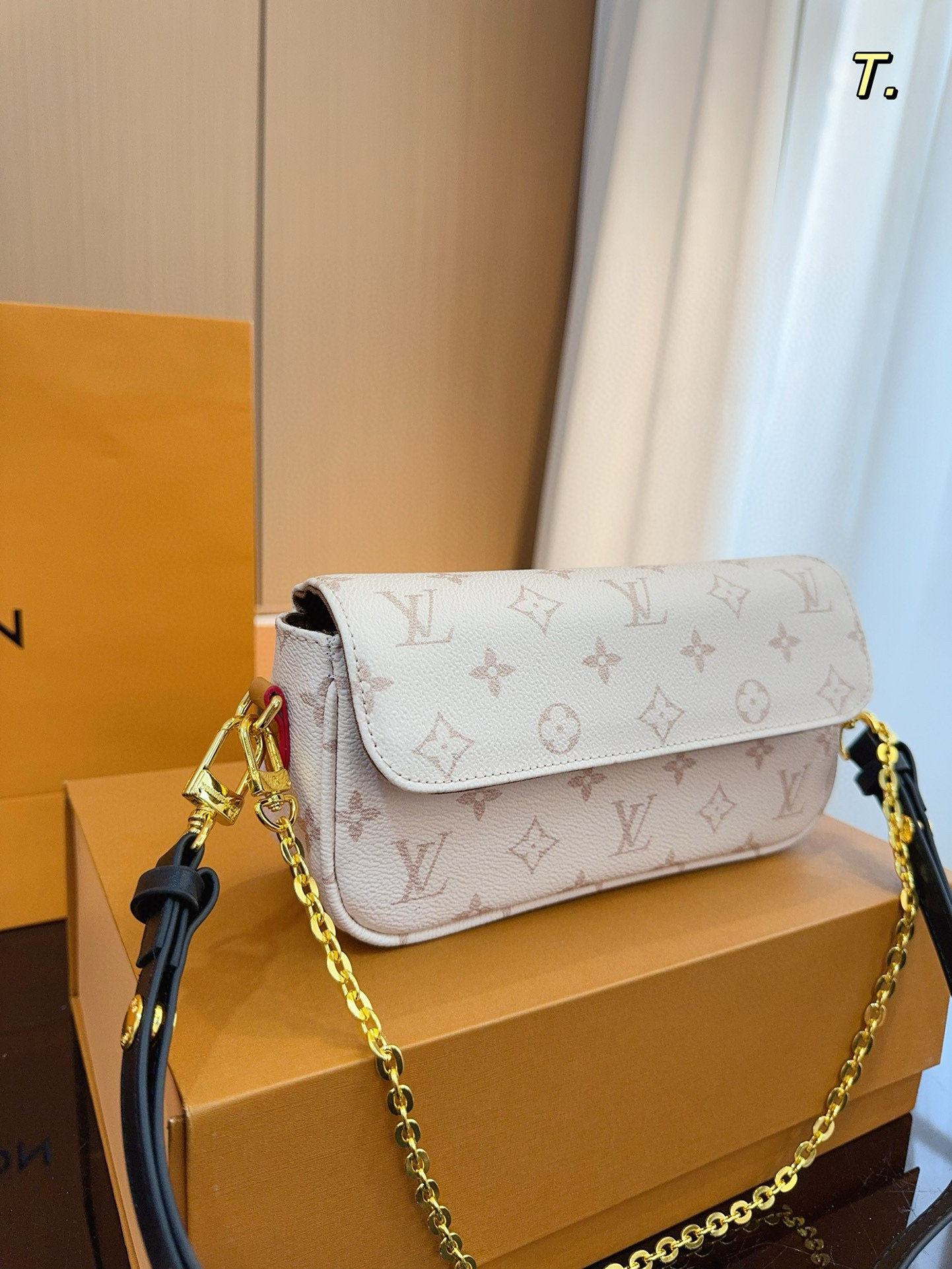 3732 LV New Product Ivy Underarm Bag $59 gallery