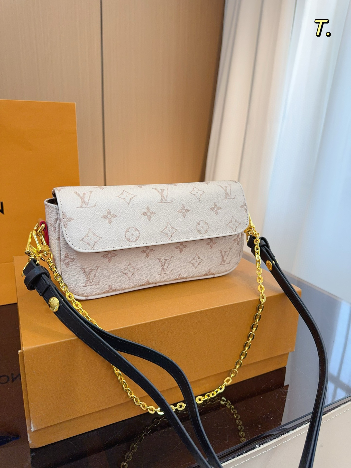 3732 LV New Product Ivy Underarm Bag $59 gallery