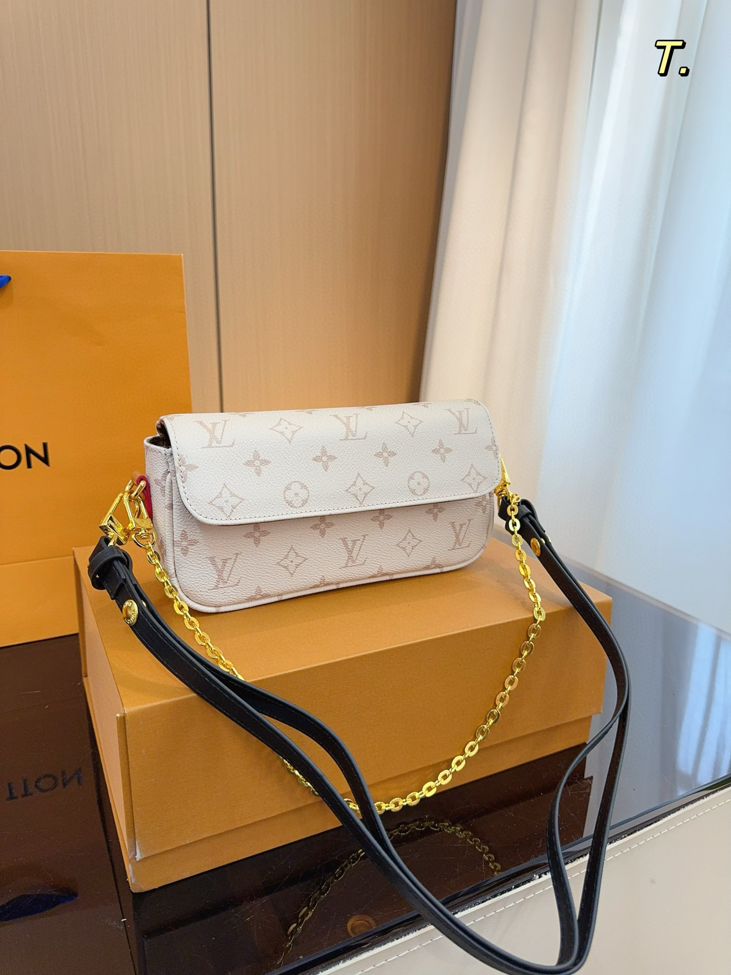 3732 LV New Product Ivy Underarm Bag $59 gallery